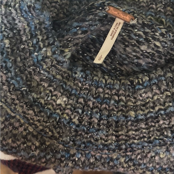 Free People Blue and Gray Crew Neck Sweater with Relaxed Fit sz L - Picture 3 of 6